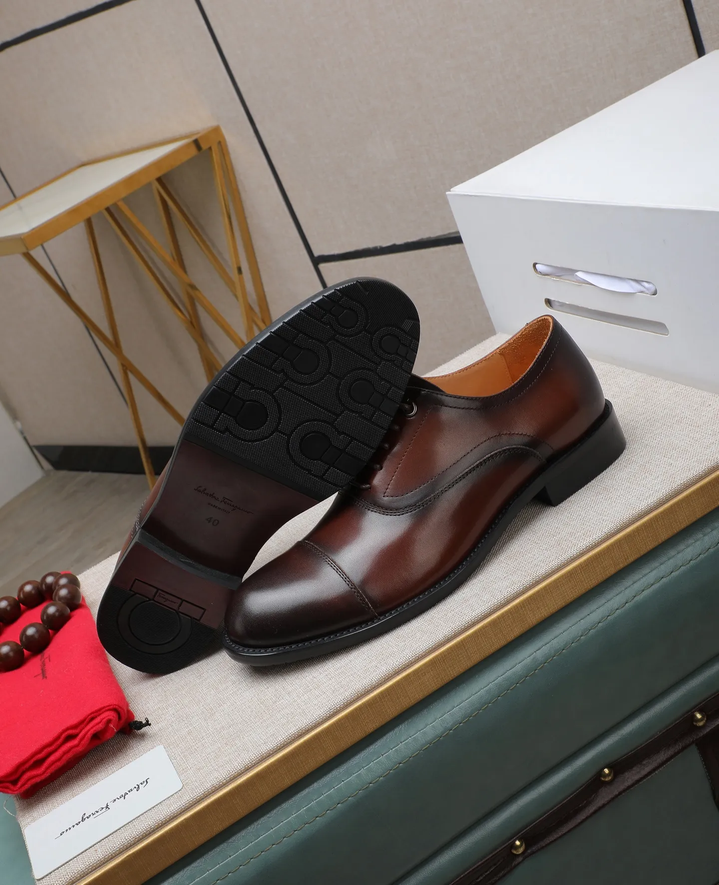 Men's shoes 💰540📛📛 (water-dyed cow lining) Salvatore Ferragamo high-end (Salvatore Ferragamo) is the world's top luxury footwear brand, coming from the fashion kingdom of Italy. It is famous all over the world for its traditional handmade design and novel styles... 🚶🏻🚶🏻New suit shoes are available simultaneously at the counter. This model is made of pure handmade imported Italian calfskin ➕soft water-dyed cowhide lining Original authentic outsole🌀🌀Size: 38➖44 (45 46 customized)
